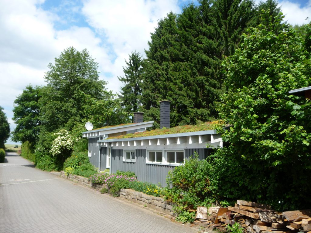 Ferienhaus Gartenlust im Westerwald mit Holzfassade und großem Garten