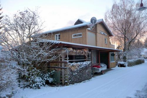 westerwald-ferienhaus-Gartenblick-im-Winter-003